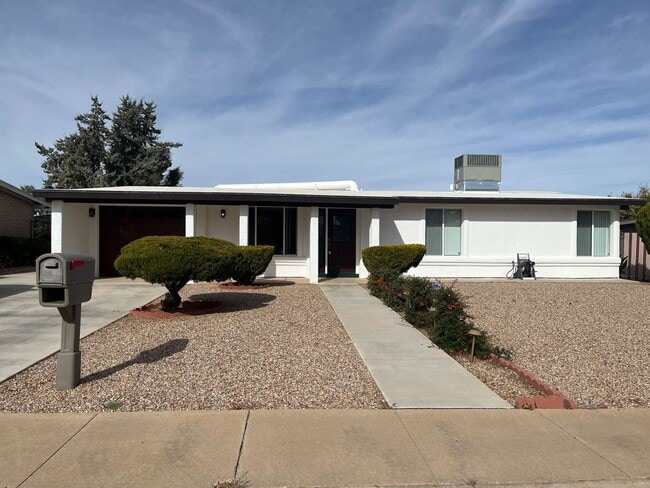 Building Photo - Gorgeous fully remodeled centrally located 3 bedroom home.