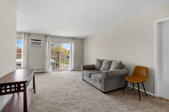 Photo - 810 9th Ave S