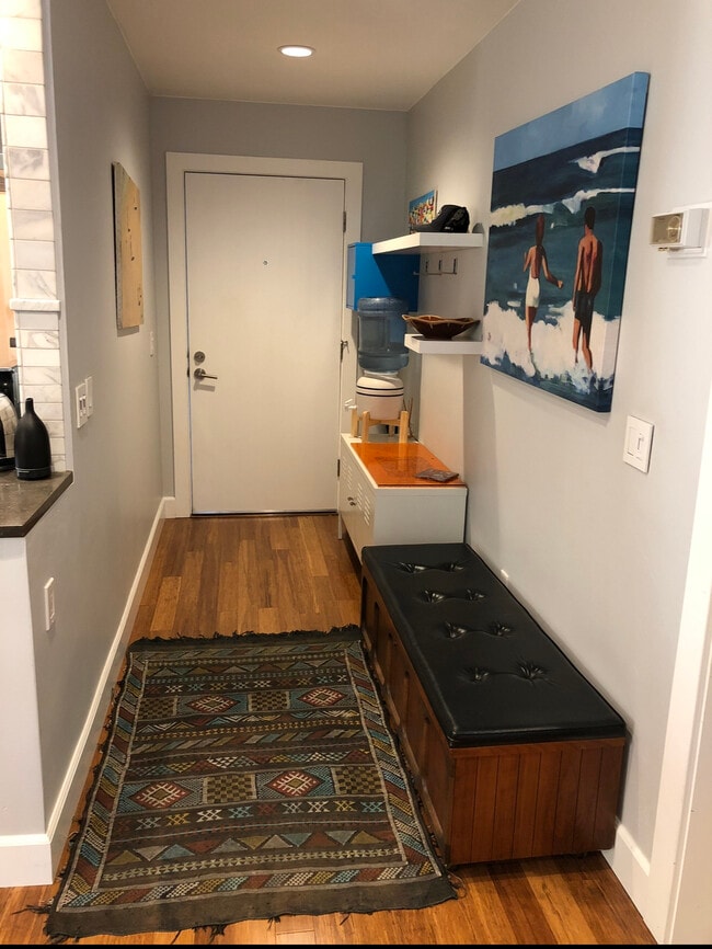 entryway - 5550 Traffic Way Unit 13