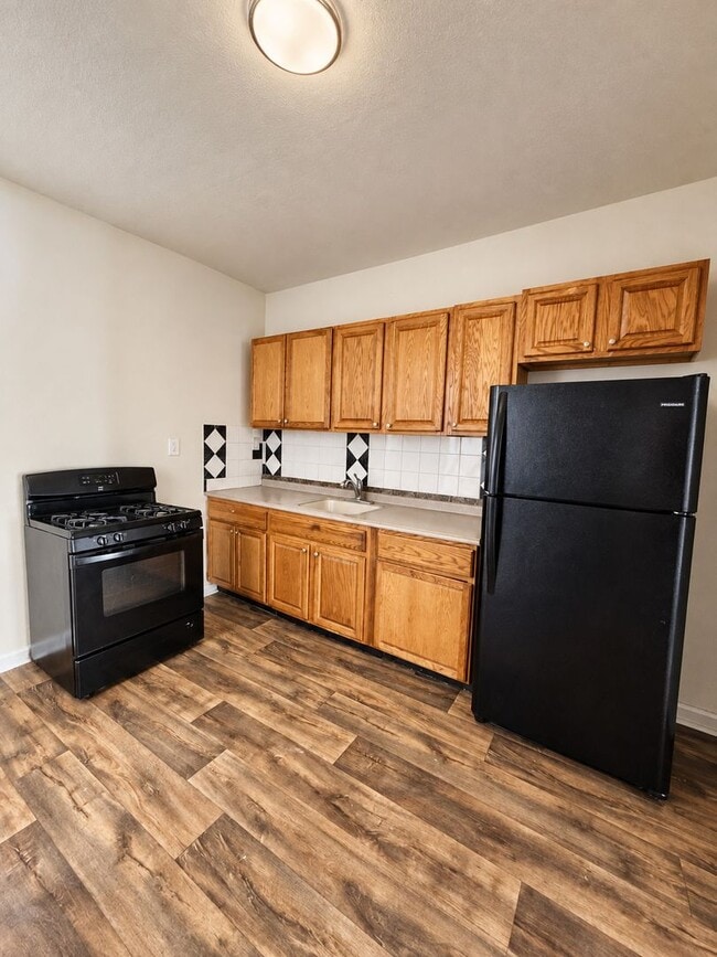 Spacious 4-Bedroom Pet-Friendly Rowhome in Juniata — Available Now