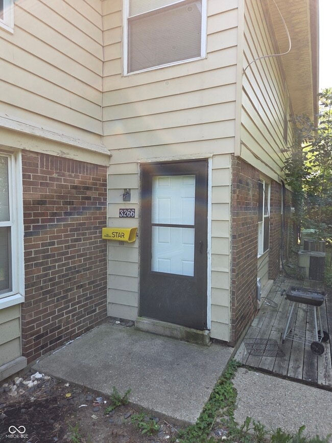 3266 Lupine Dr