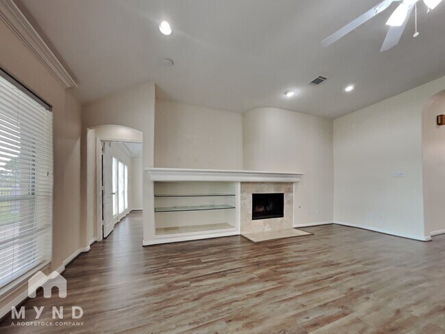 Photo - 1605 Garden Lakes Dr