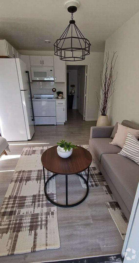 Building Photo - Charming Studio Unit A Rental