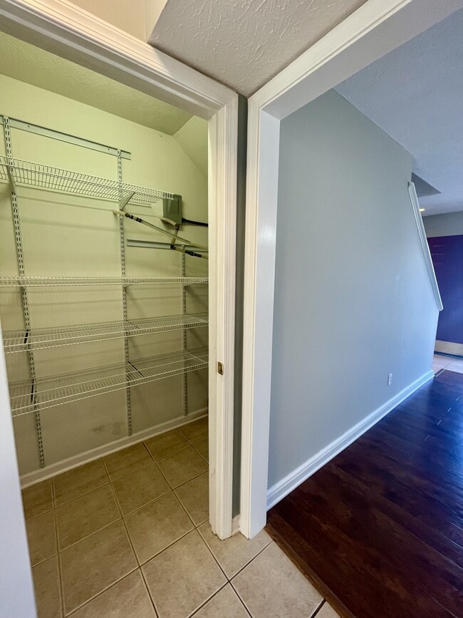 Photo - 1031 Middle View Dr
