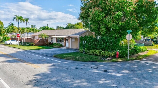 Photo - 800 NE 6th St Unit 1