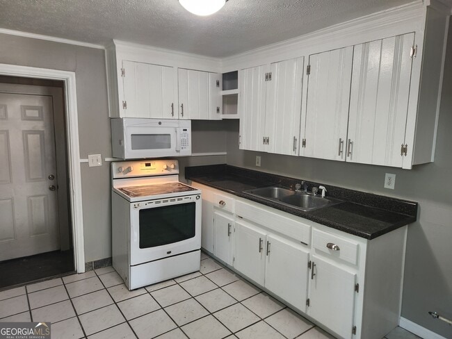 Photo - 109 Larkspur Ln