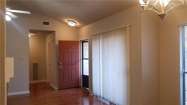 Photo - 1011 Markham Ln