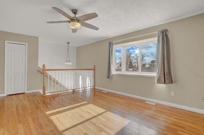 Photo - 512 Squire St