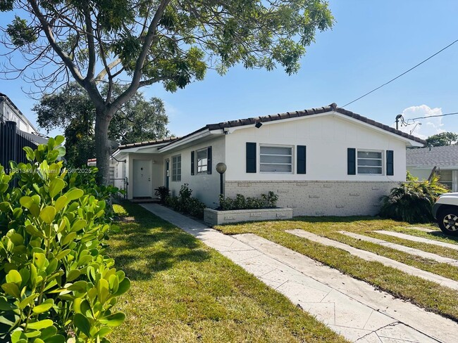 Building Photo - 1150 SW 12th St Rental