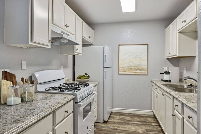 Casa Monterey Apartments