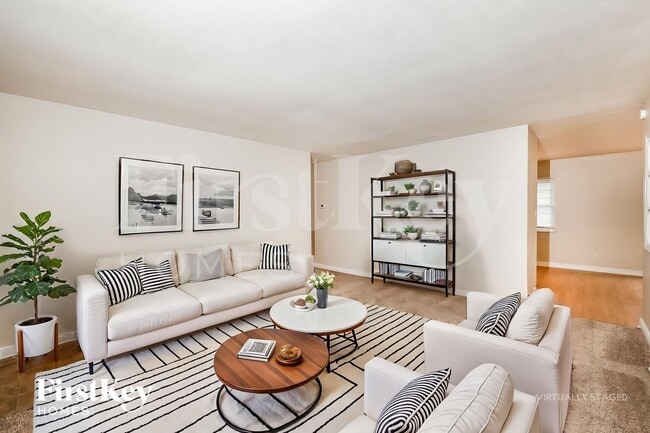 Photo - 322 Deville Pl