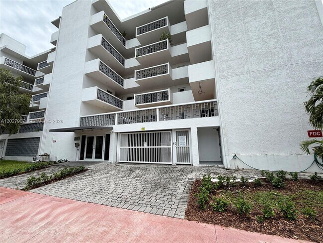 Photo - 1030 9th St Unidad 204