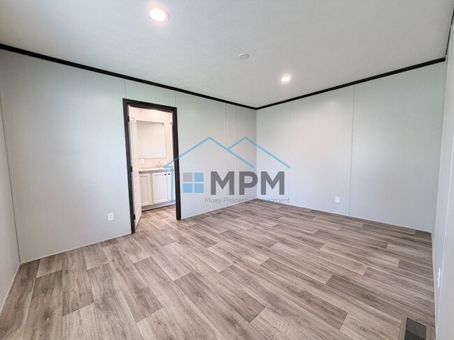 Photo - 136 Hillside Cir