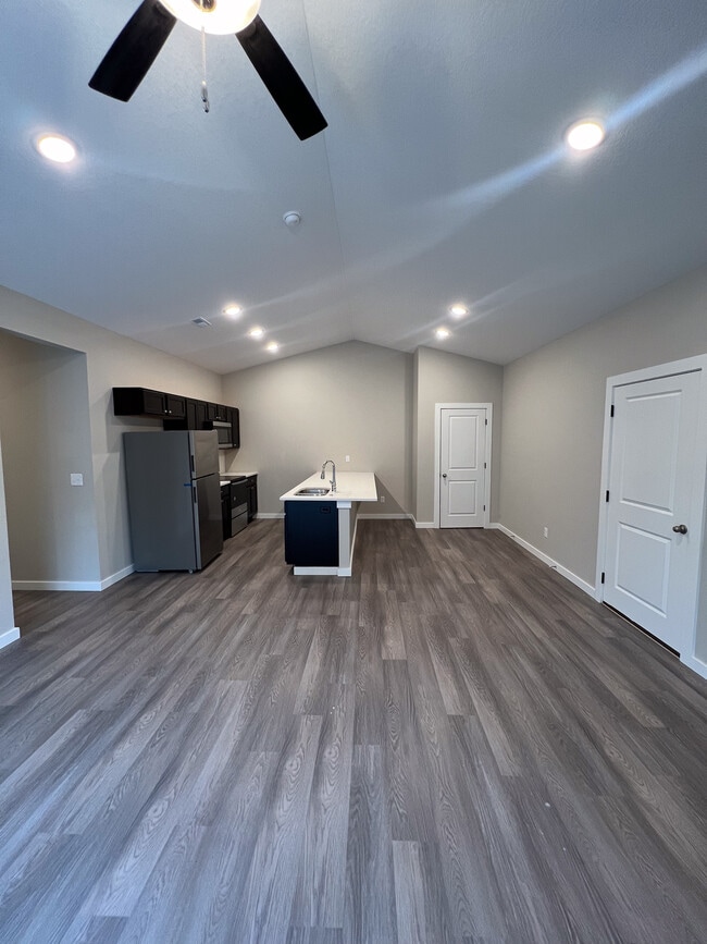 Photo - 5185 N Cypress St