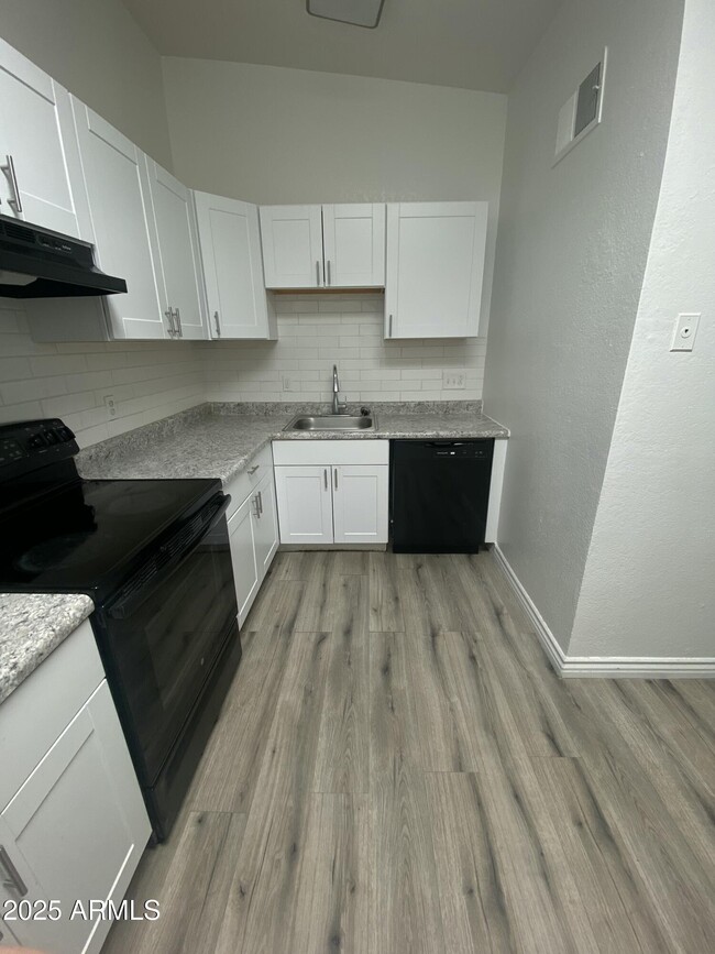Photo - 2580 S Yavapai Rd Apartment Unit 4