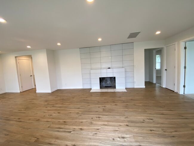 Photo - 10448 2nd Ave SW