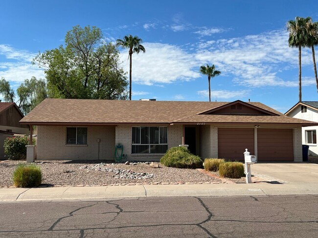 Tempe 3 Bed, 2 Bath - Pool and Single Story - Tempe 3 Bed, 2 Bath - Pool and Single Story House