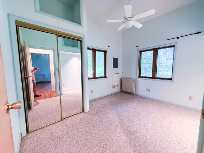 63 Lake Rd Unit 1