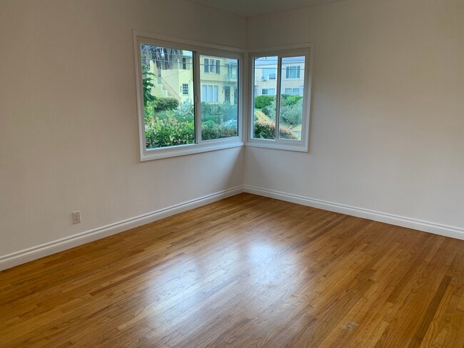 Photo - 3172 Rowena Ave Unidad 1