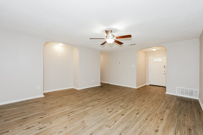 Photo - 812 Lynne Ln