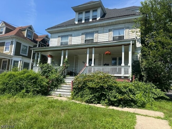 Building Photo - 98 Elm St Rental