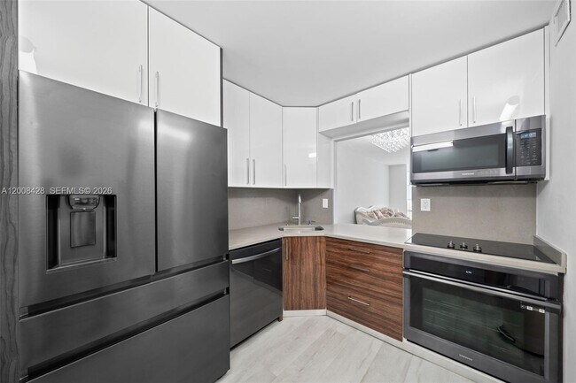 Photo - 2001 Atlantic Shores Blvd Unit 116