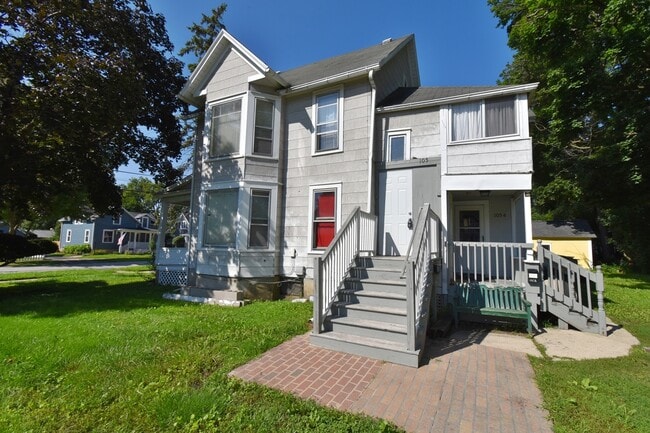 Building Photo - 105 N Jefferson St Unit 2