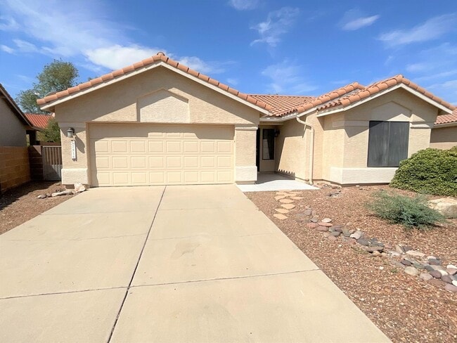 Photo - Foothills Location - 3 Bedroom 2 bath on cul-de-sac with Sparkling pool
