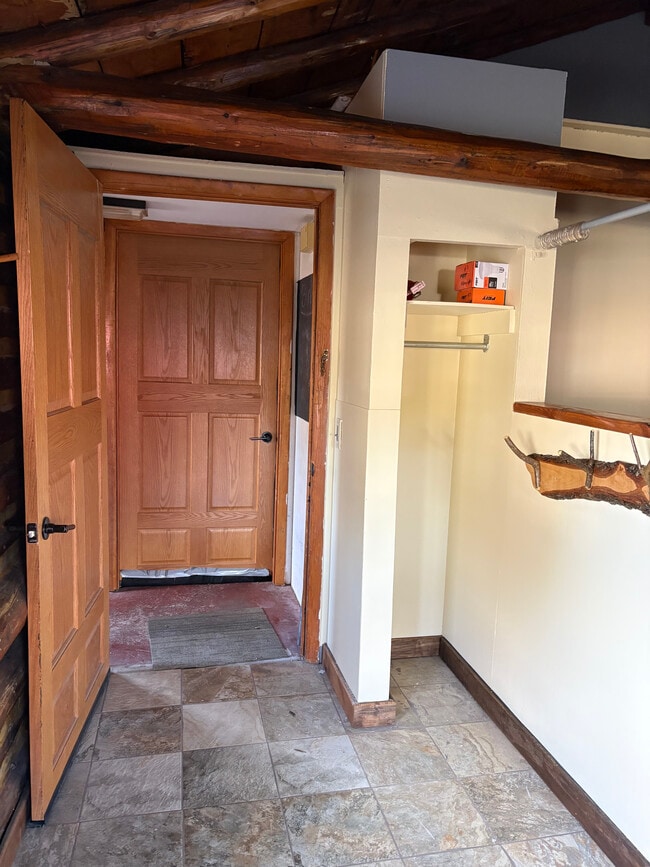 Photo - 3050 J Maddy Pky Unidad #5 Travelers Lounge