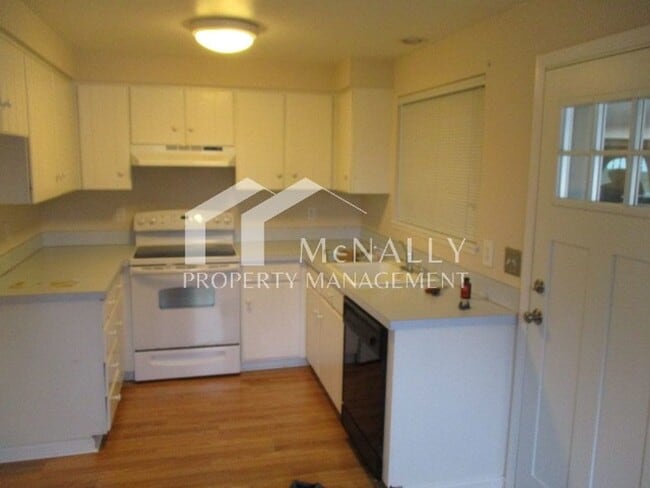 Photo - 2 Bedroom, 1.5 Bath Soundview Drive Duplex