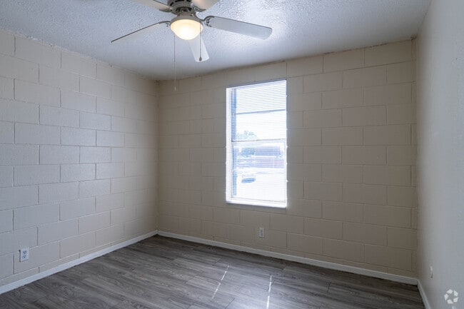 2BR, 1BA - 670SF - Tigua Village- All Utilities Included