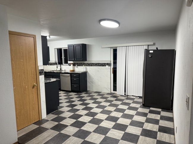 Building Photo - 5569 S Vesel Ct