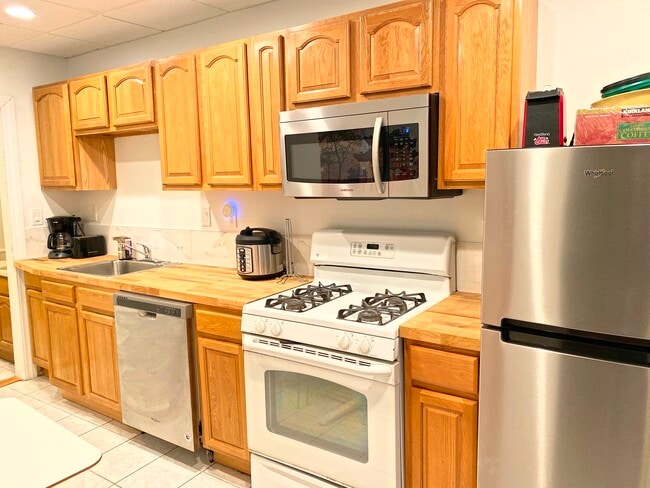 Photo - 130 W 8th St Apartments Unit 3
