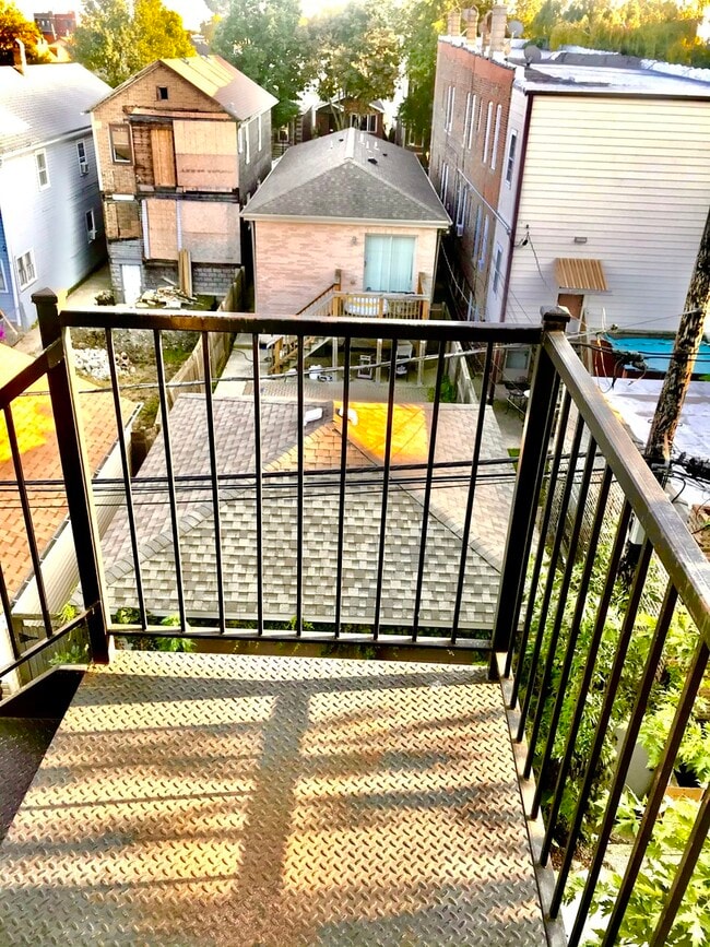Photo - 937 W 33rd Pl