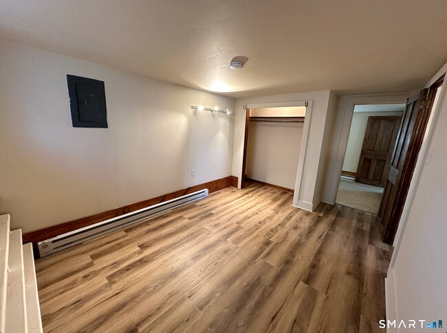 Photo - 251 Thames St