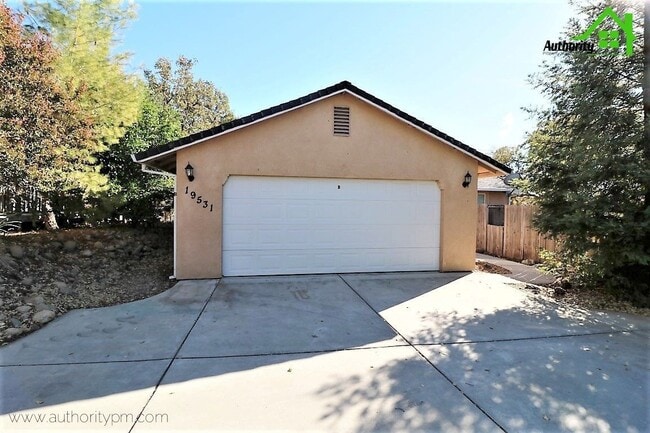 Building Photo - 19531 Prospect Peak Ct