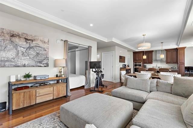 Building Photo - 250 Henley Pl Unit 406