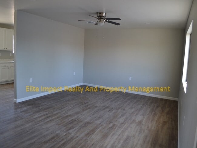 Photo - 420 E Flores St