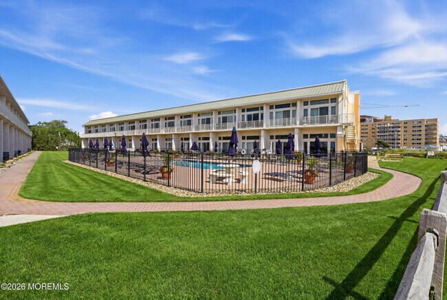 Building Photo - 448 Ocean Ave N Unit 14B