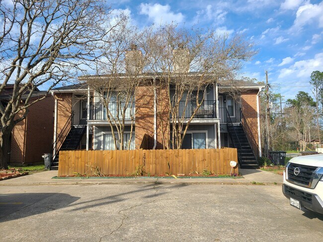 Front 4 Plex - 7933 Bles Ave Unit APT B