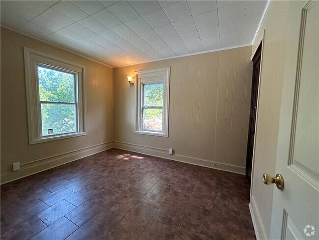 Building Photo - 208 Cummings St Rental