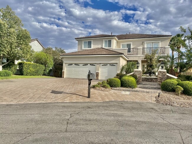 Photo - Luxurious 5-Bed, 4-Bath Fully Furnished Ho...