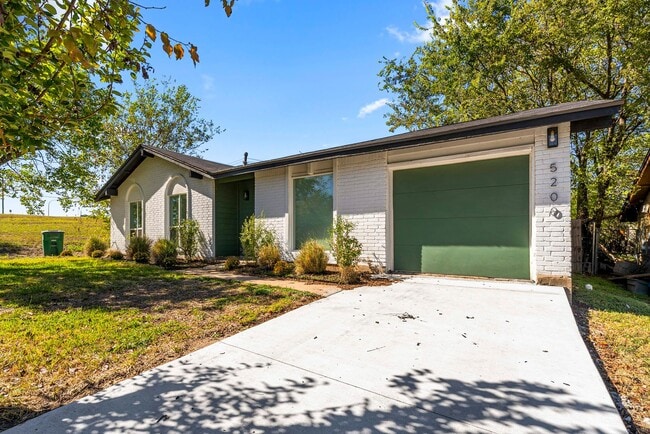 Photo - 5200 King Charles Dr