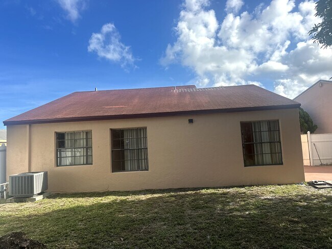 Photo - 2441 SW 82nd Ave