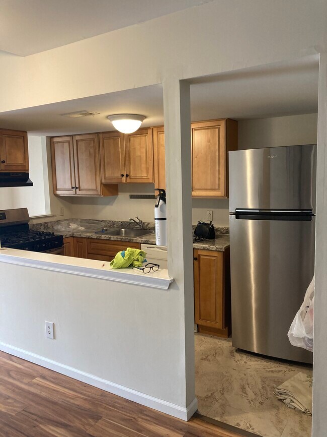 Kitchen - 1825 Bridgetown Pike Unit BridgetownCommons#400