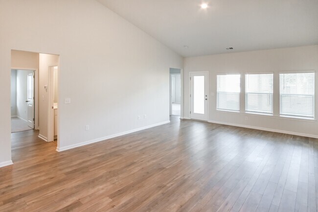 Photo - 492 Craigflower Ct