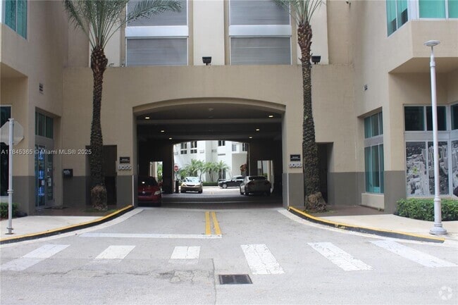 Building Photo - 9055 SW 73rd Ct Unit 1207 Rental