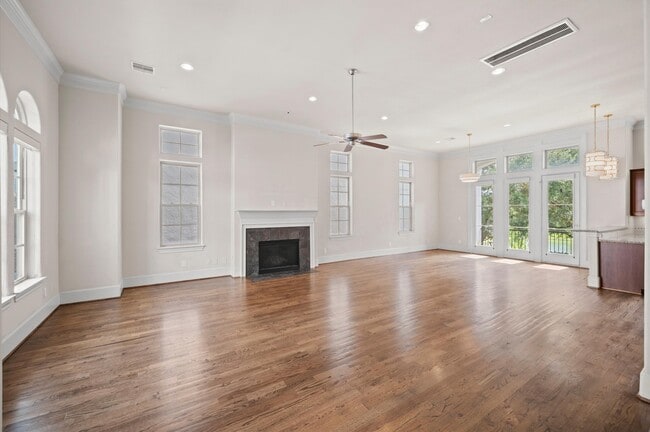 2710 Arabelle Grove