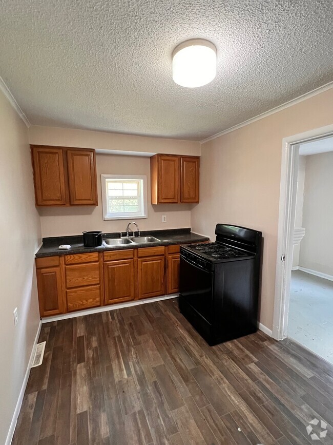 Building Photo - 304 W Sexton Rd Rental