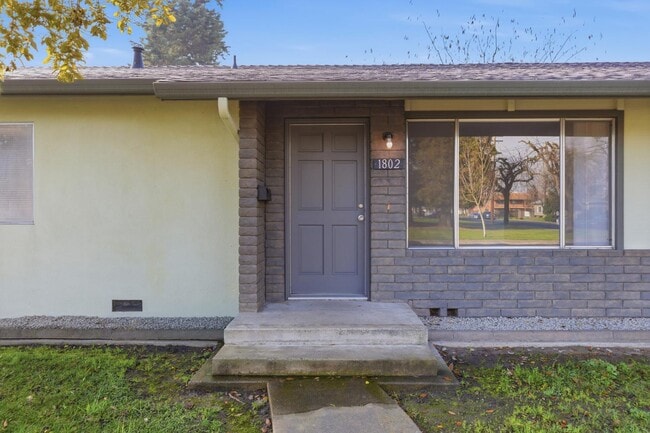 Building Photo - 1802 Rockford Ave